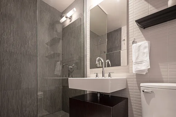 Rented by New York Casas Ltd. | media 19