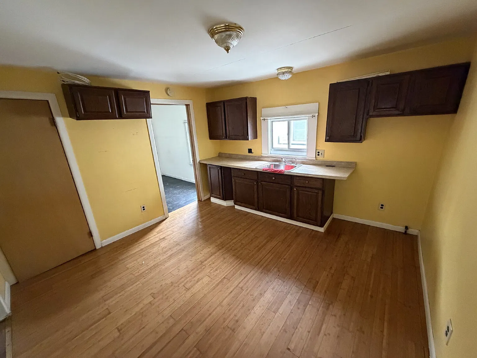 2 bed, 1.0 bath, $950 — Photo 3