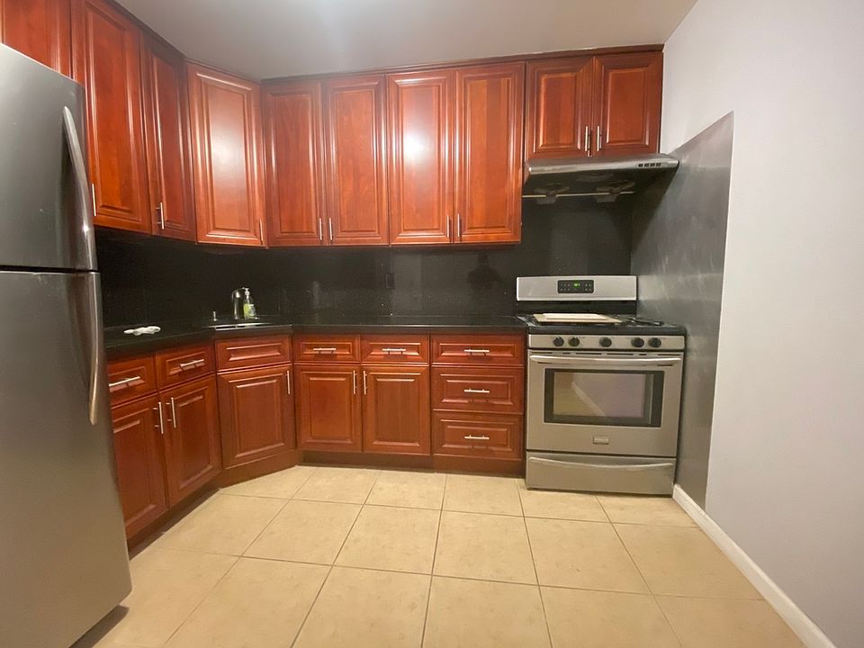 1st image of 2411 33rd St #3