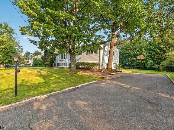 3rd image of 29 Tiffany Dr