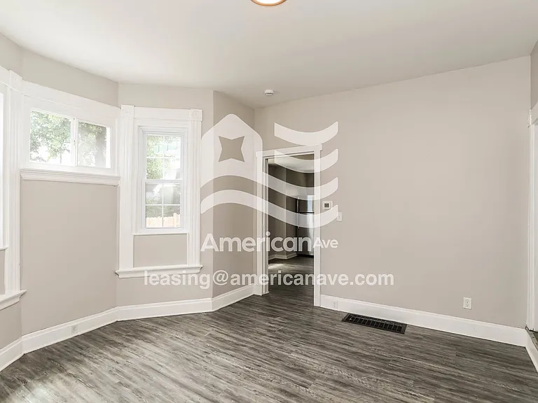 1114153_004_living_room_4.jpg