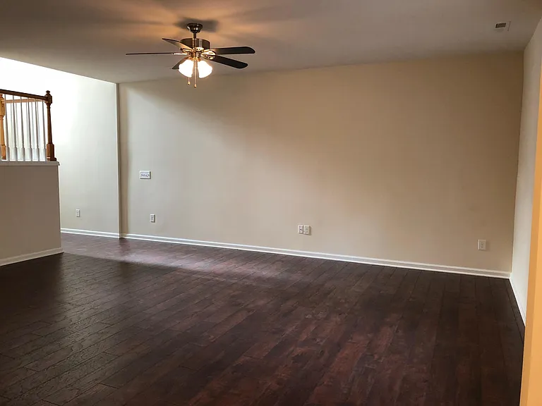 410 Chanson Dr — Photo 5