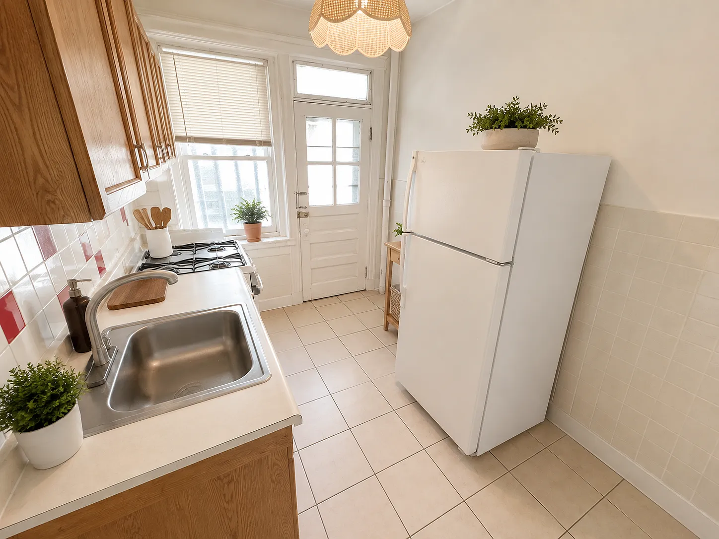 2 bed, 750 sqft, $2,700 — Photo 3