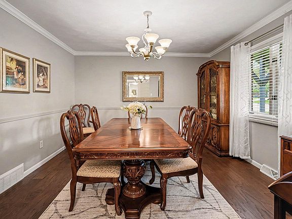 3rd image of 51955 Hinton Ln