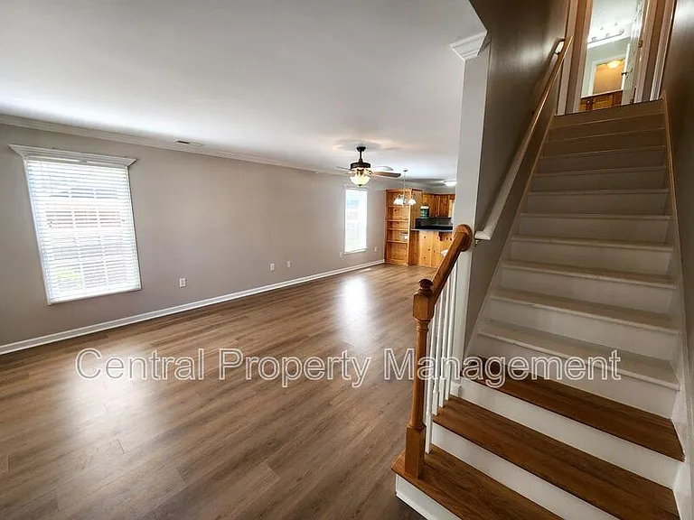 303 Rexford Dr — Photo 15