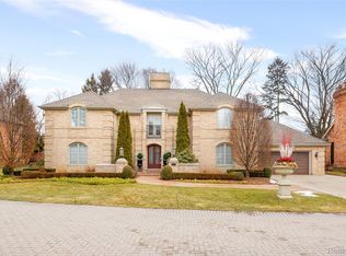 10 Sycamore Ln, Grosse Pointe, MI 48230