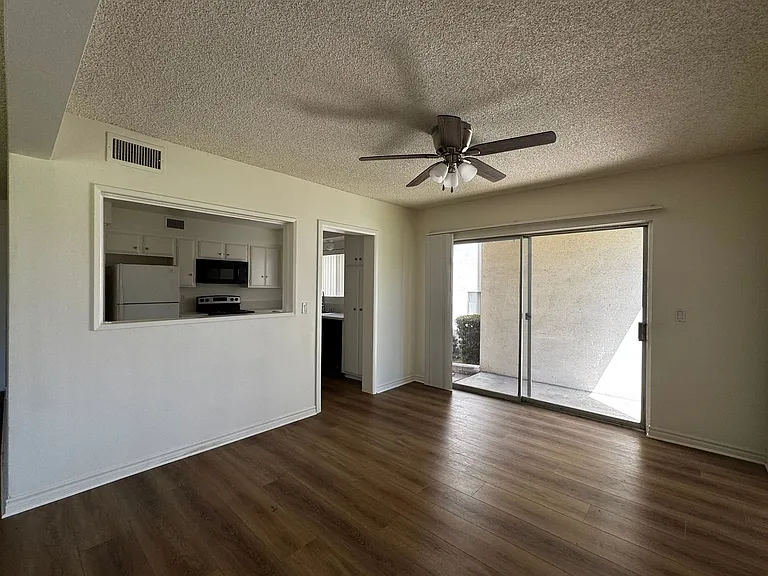 100 - Kimberly Apartments — Photo 19