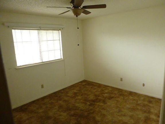 5th image of 17982 Bedford Dr