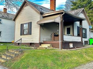 622 N 3rd St, Dennison, OH 44621