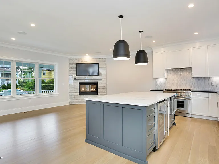 257 Bruce Park Ave #B — Photo 4