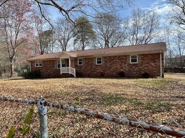 1208 Springdale Cir, Boiling Springs, SC 29316