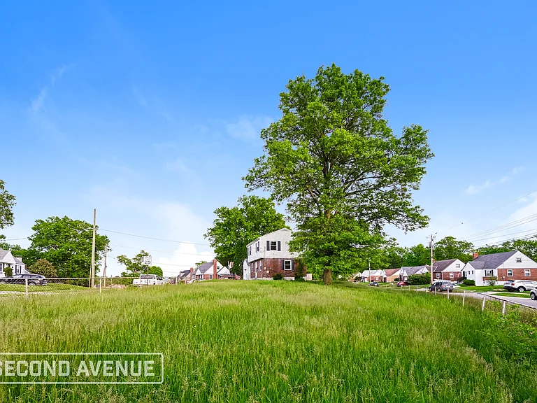 5589 Raceview Ave — Photo 21