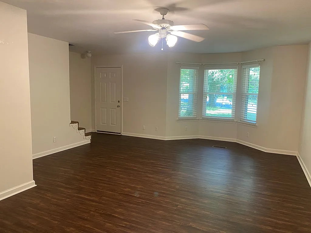 2 bed, 1320 sqft, $1,350 — Photo 2