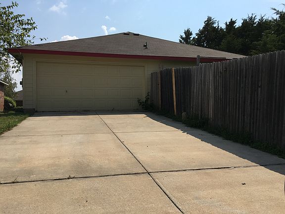3rd image of 731 Panola Dr