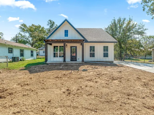 310 E Clifton St, Stephenville, TX 76401