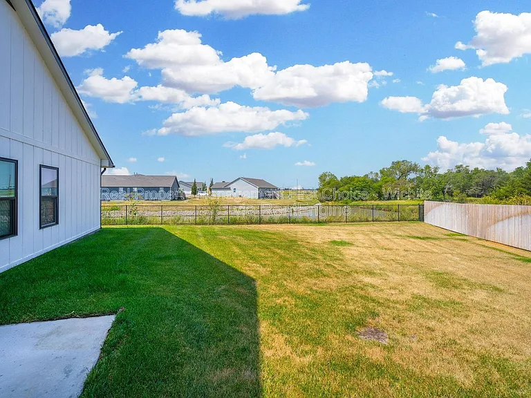 3426 W Angel St — Photo 25