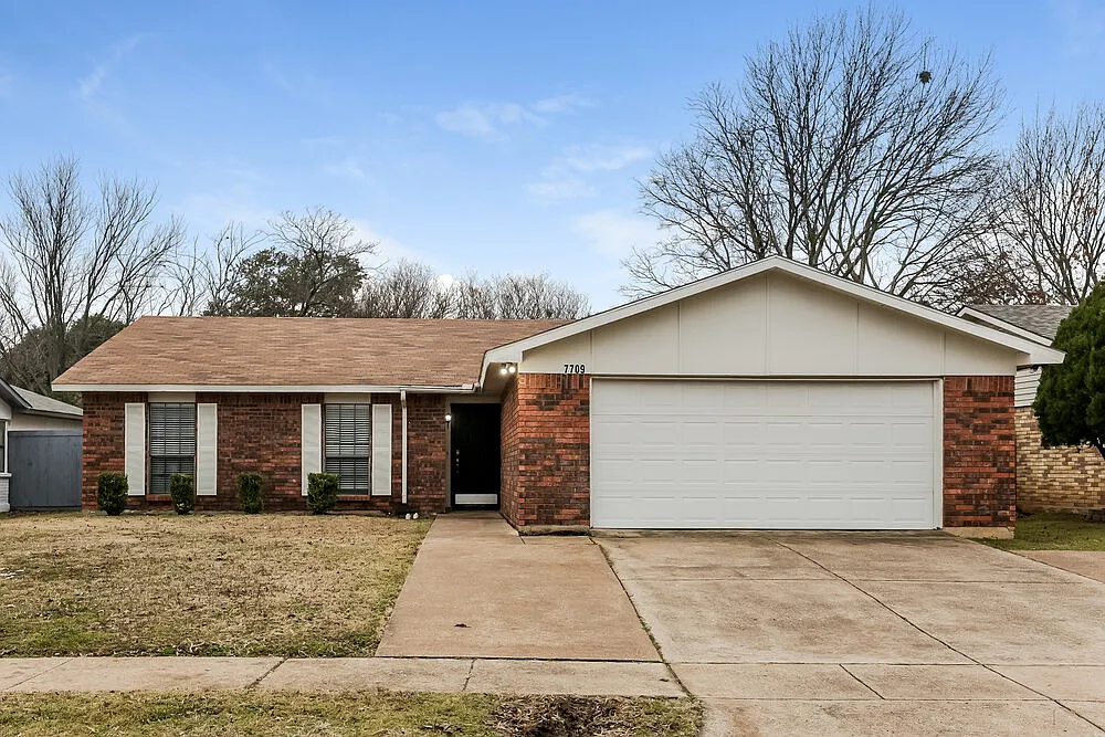 3 bed, 2.0 bath, 1868 sqft, $2,025 — Photo 1