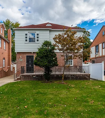 Sold by Julia Shildkret Real Estate Group | media 1