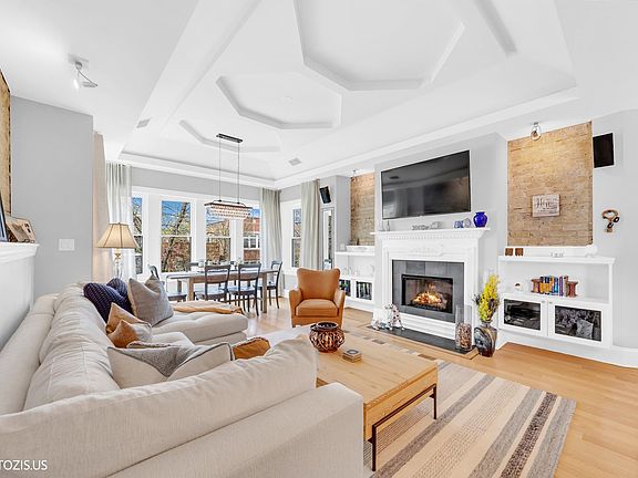 3rd image of 3933 N Marshfield Ave #3S