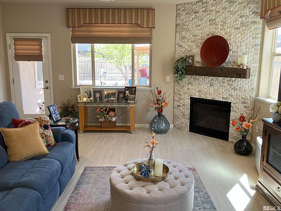 4th image of 785 Sweet Briar Ln