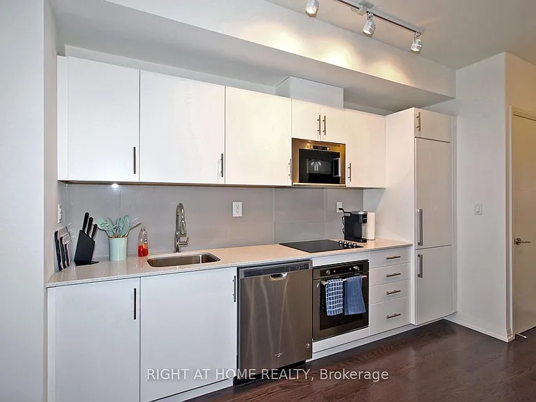 460 Adelaide St E #525 — Photo 13