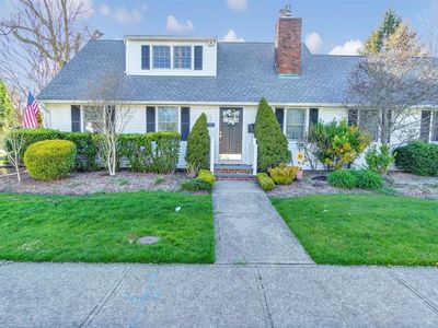 102 Sequams Lane, West Islip, NY, 11795