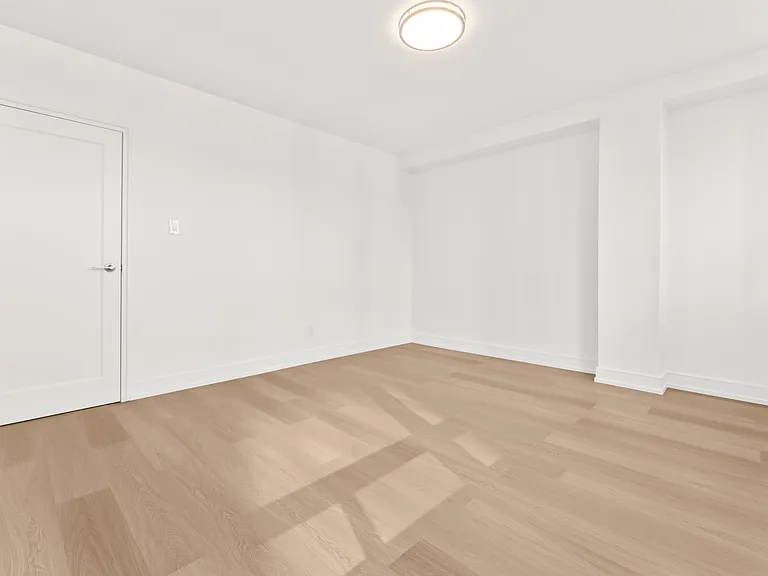 40 Tyndall Ave — Photo 29