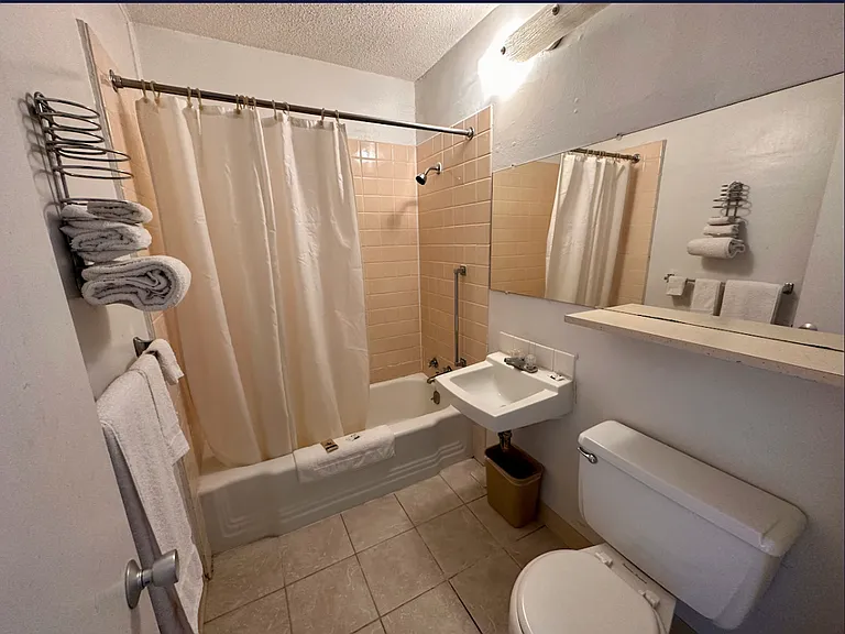 217 S Broadway Blvd — Photo 19