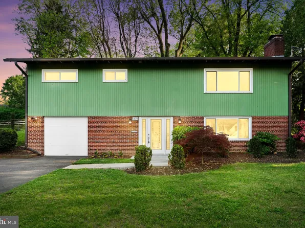 6821 Old Chesterbrook Rd, McLean, VA 22101