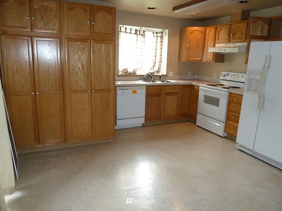 2nd image of 1247 Park Street E