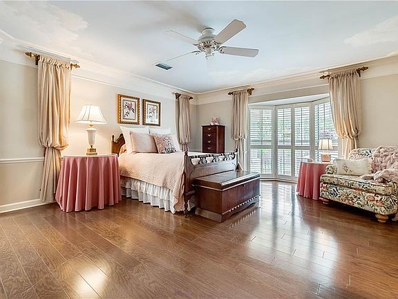 3rd image of 5405 Pitch Pine Dr