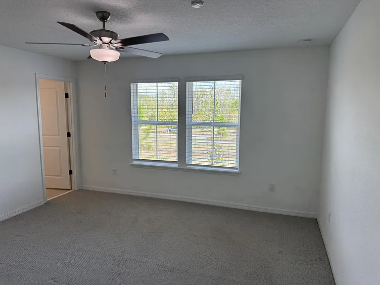 236 Hawthorn Park Cir — Photo 37
