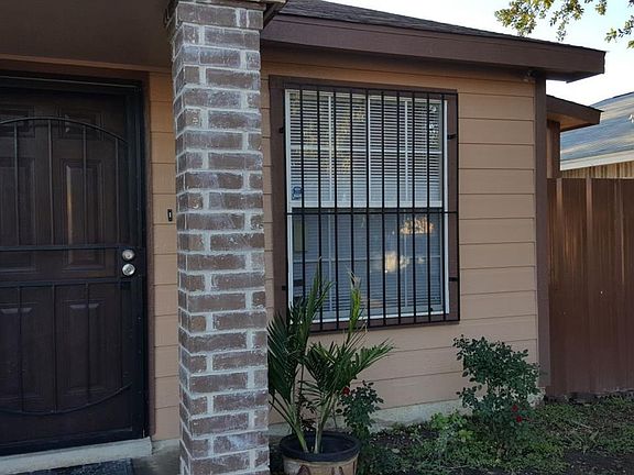 3rd image of 1318 Eisenhower Dr
