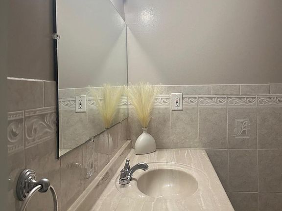 4th image of 5311 Garden Ave