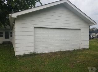 412 Des Moines St, Eldon, IA 52554