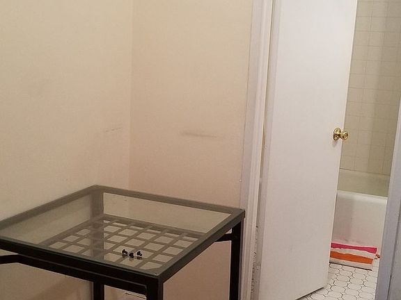 5th image of 321 E 90th St #32B
