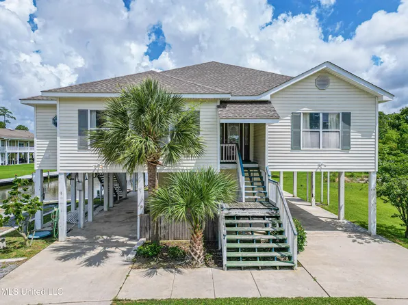 411 Royal Oak Dr, Pass Christian, MS 39571