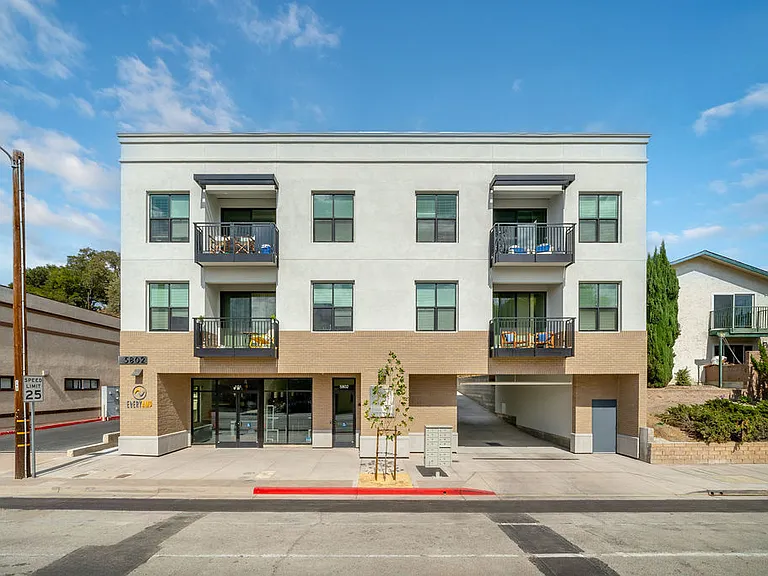 5802 Traffic Way — Photo 5