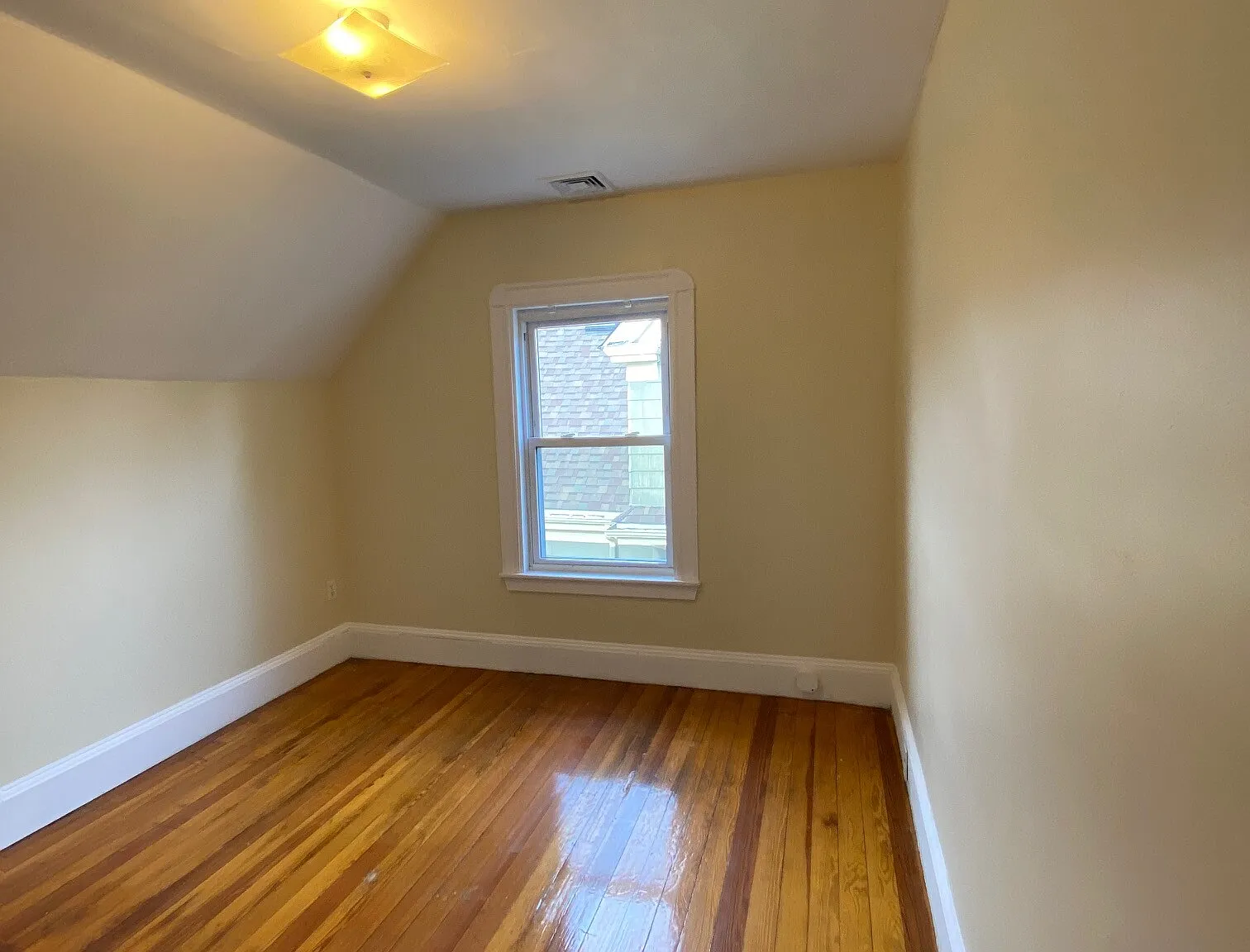 3 bed, 1200 sqft, $4,800 — Photo 4