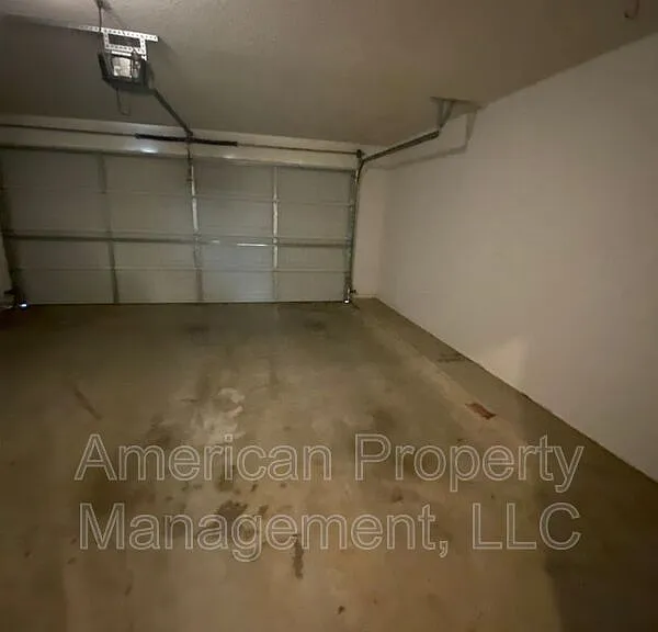4718 NE Wisconsin St — Photo 2