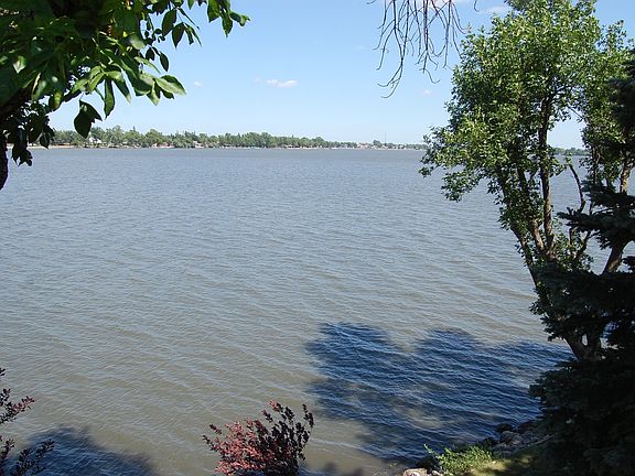 4th image of 725 W Lake Ave