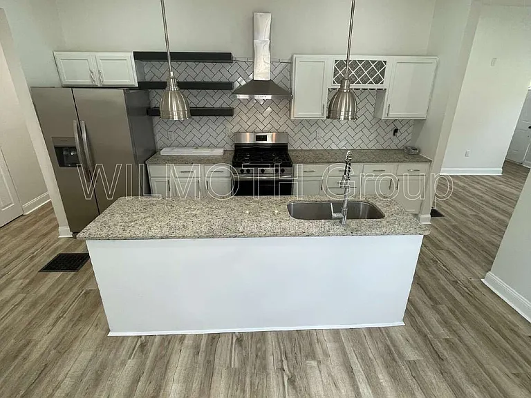 1126 Villa Ave — Photo 5