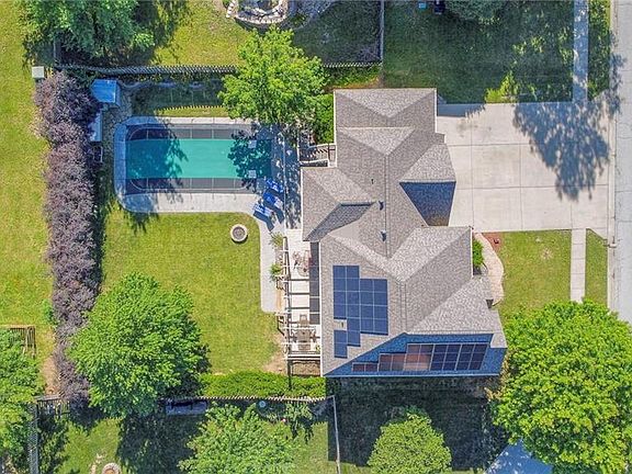 4th image of 1023 SW Foxtail Dr