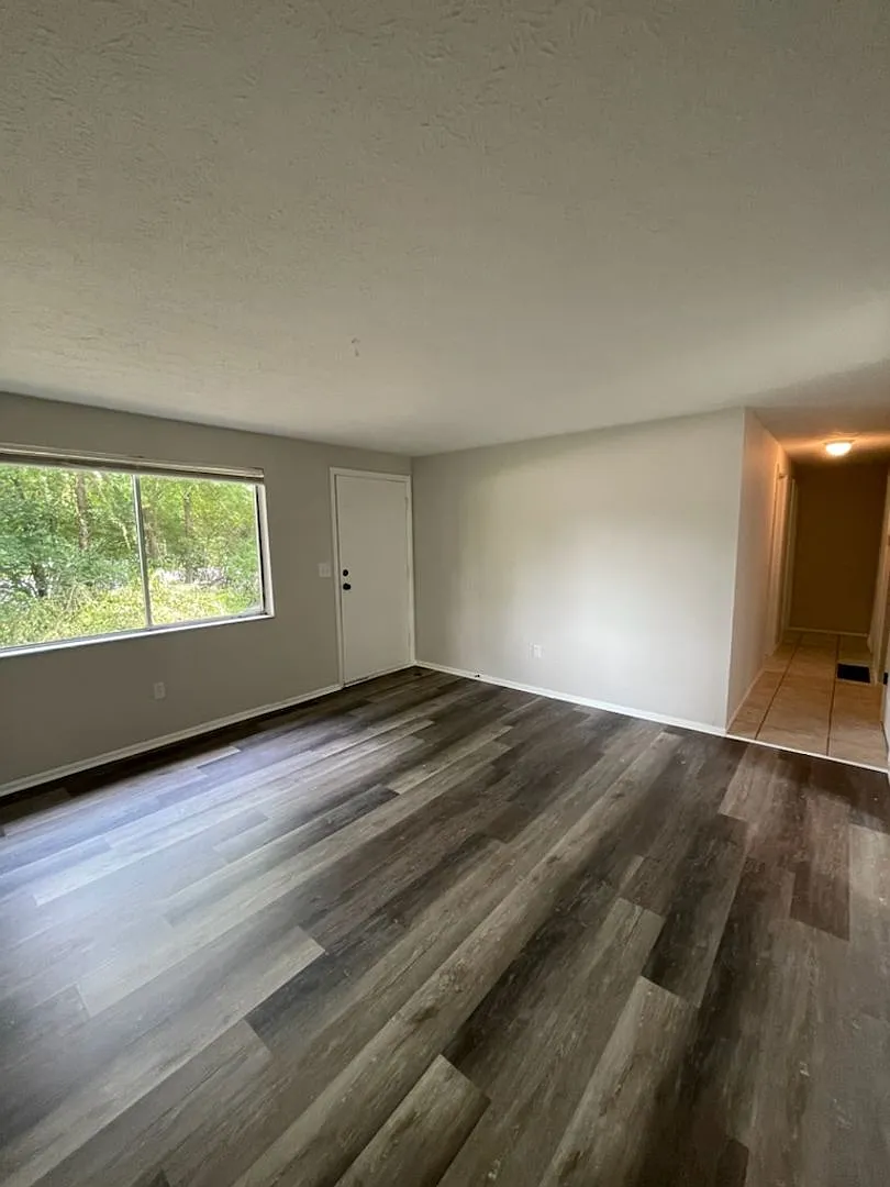 3 Bed Home in Blacklick Estates with Big Backyard & Great Layout! — Photo 2