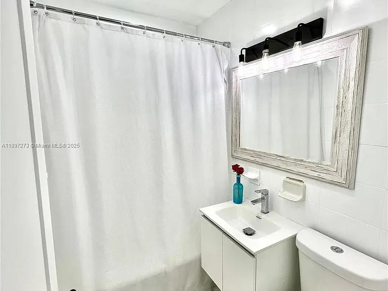 8270 NE 1st Pl — Photo 51