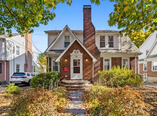 303 Russett Rd, Brookline, MA 02467