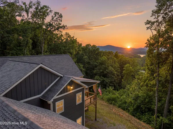 154 Blueberry Hill, Hayesville, NC 28904