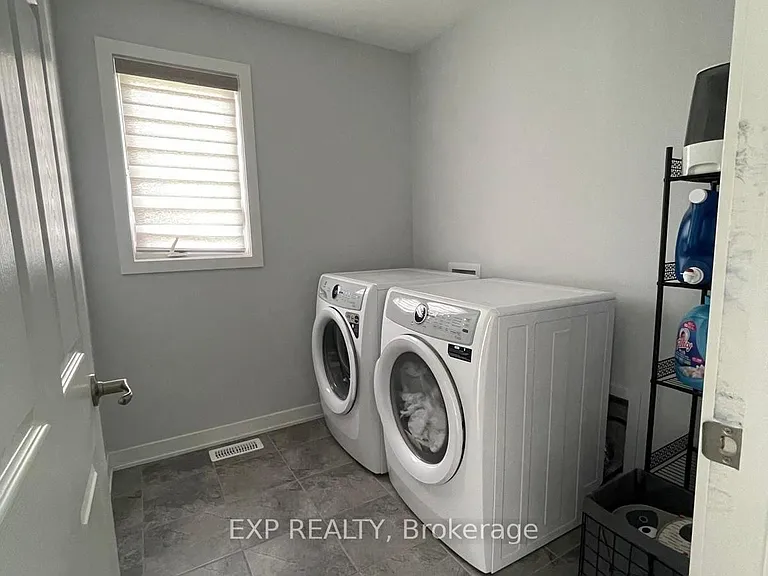 1045 Curraglass Walk — Photo 11