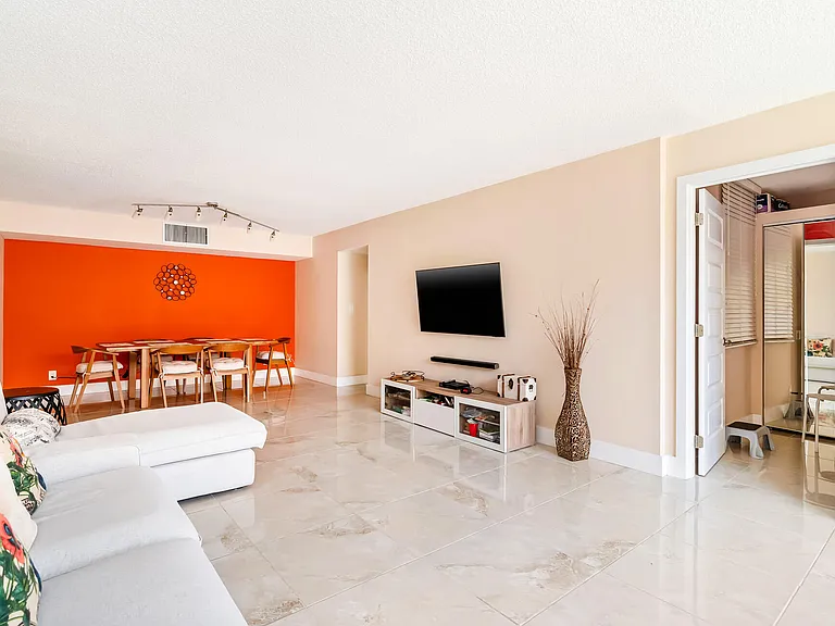 2000 Atlantic Shores Blvd #410 — Photo 17