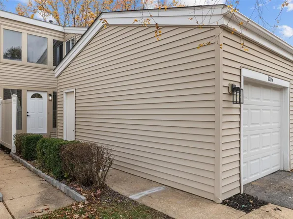 1005 Fairways Dr, Lake Saint Louis, MO 63367